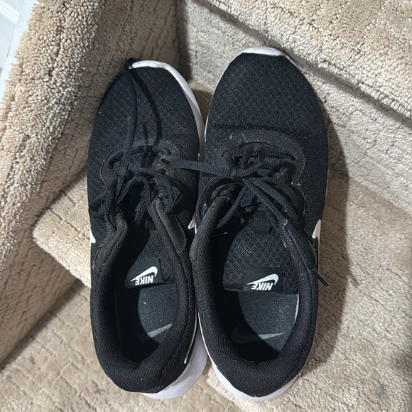 Nike Women’s Tanjun Sneaker - Picture 6 of 8